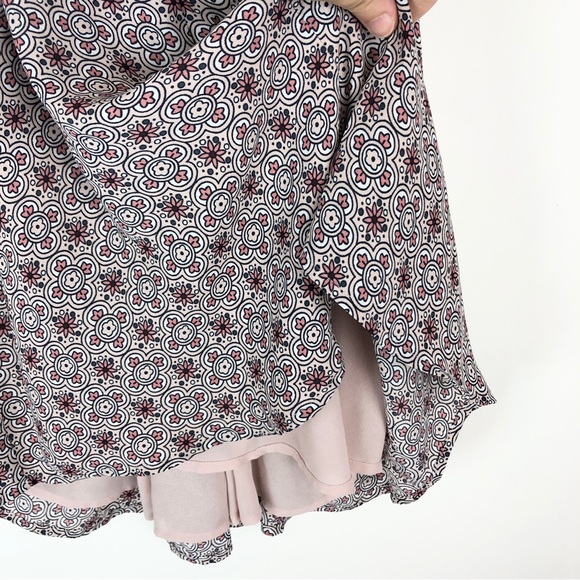 LOFT Sleeveless Blouse Pink White Floral - Picture 7 of 9